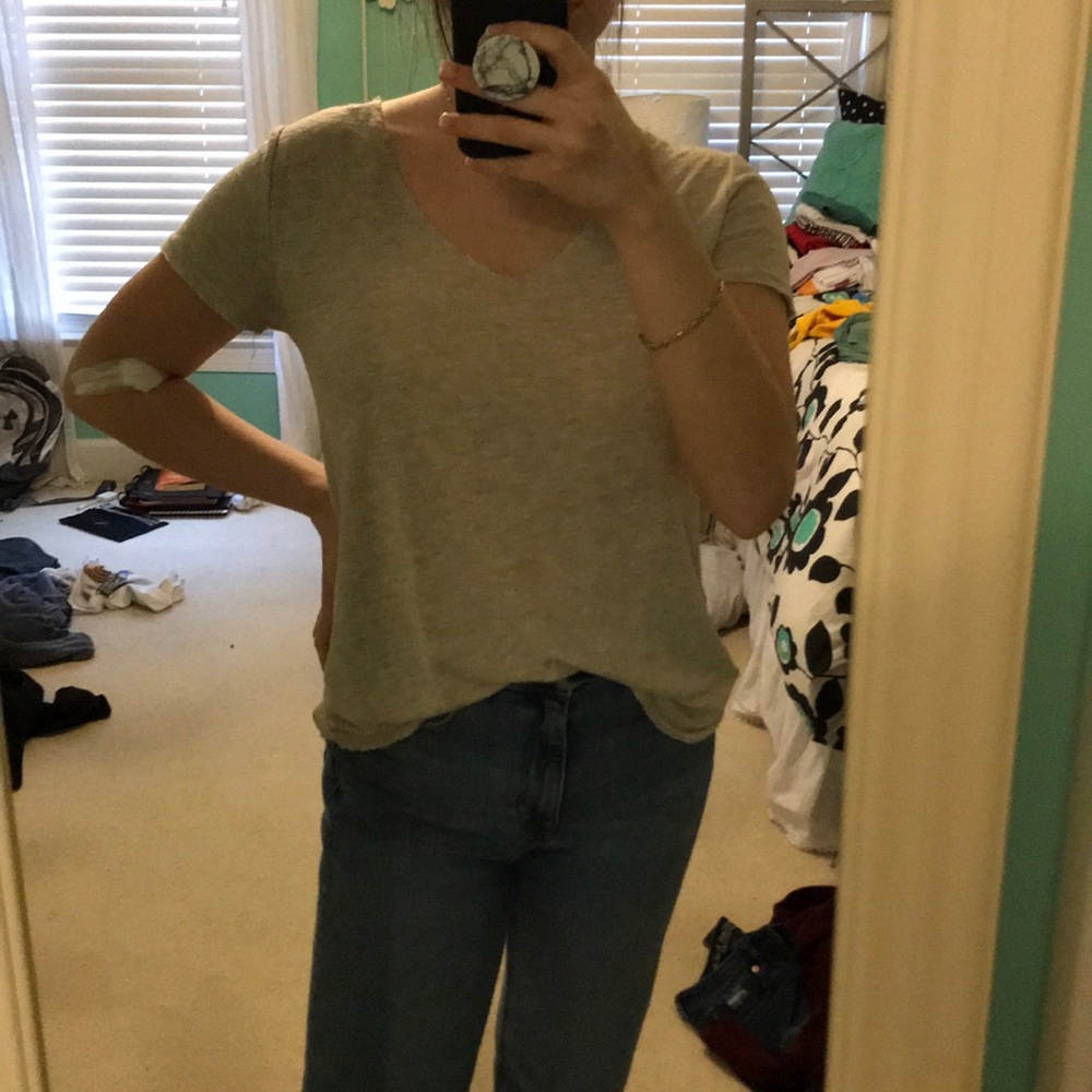 Aeropostale tan v neck sz.xs